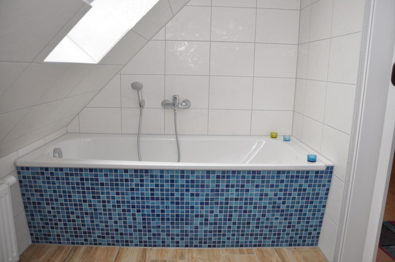Ferienhaus Mueritzzauber / 1 Zimmer Dachgeschoss-Appartement Röbel Esterno foto