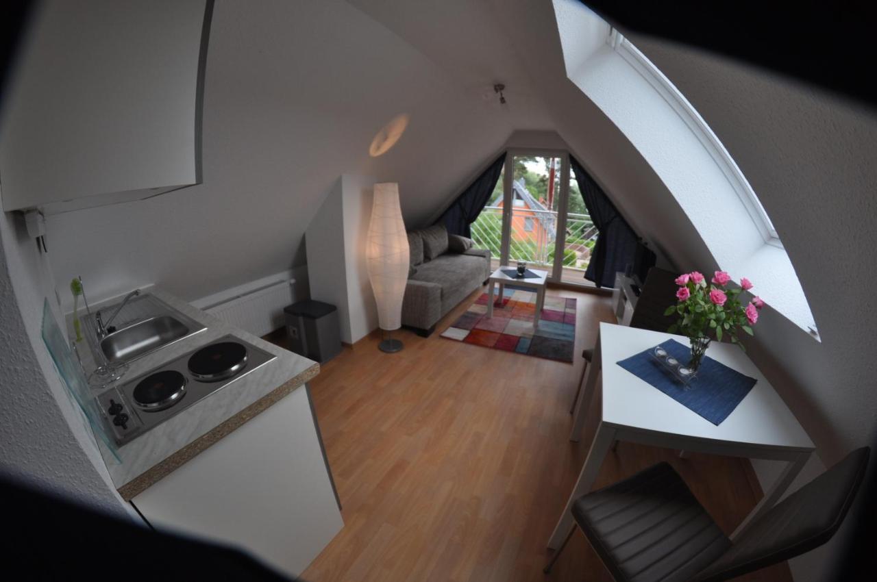 Ferienhaus Mueritzzauber / 1 Zimmer Dachgeschoss-Appartement Röbel Esterno foto